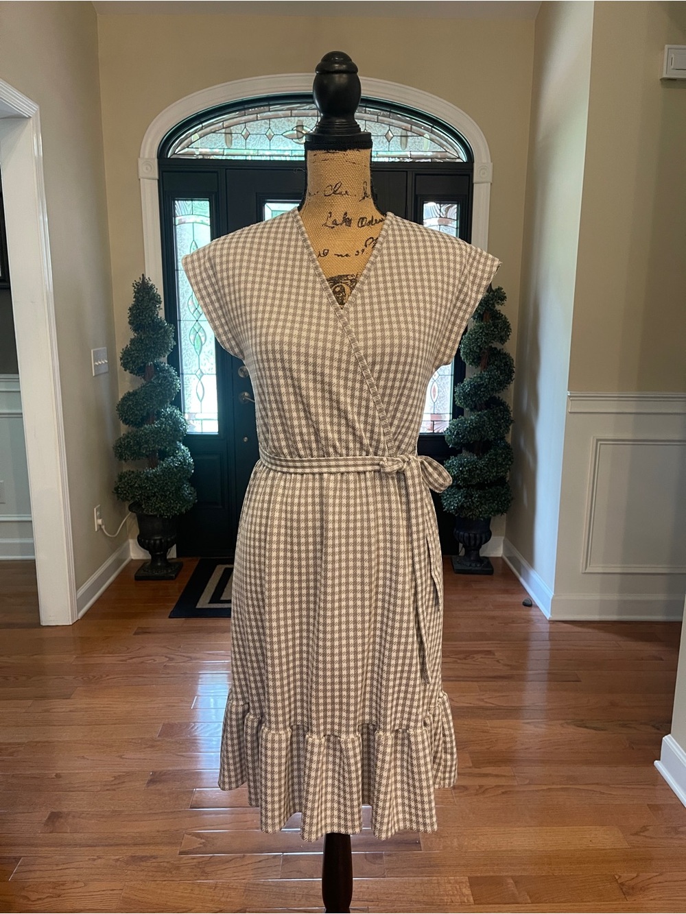 Caution to the Wind Taupe White Houndstooth Wrap Dress Size Small